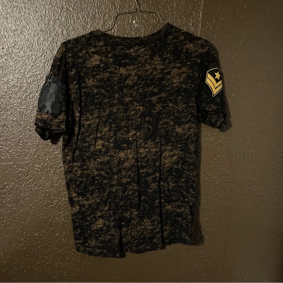 Black & Brown Knickerbocker Short Sleeve Tee with Star & Zipper Details, Size S - Picture 6 of 6